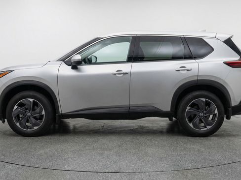 Used 2025 Nissan Rogue SV image 5