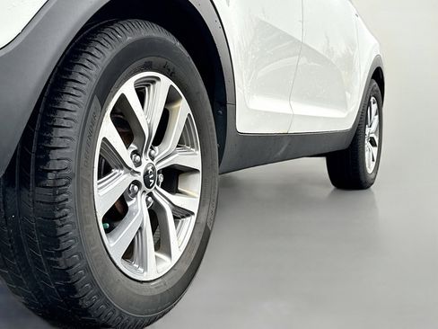 Used 2015 Kia Sportage LX image 8