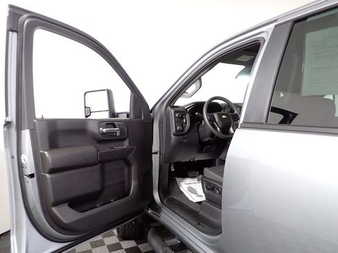 Used 2026 Chevrolet Silverado 2500 Custom w/ Custom Convenience Package AWD/4WD image 19