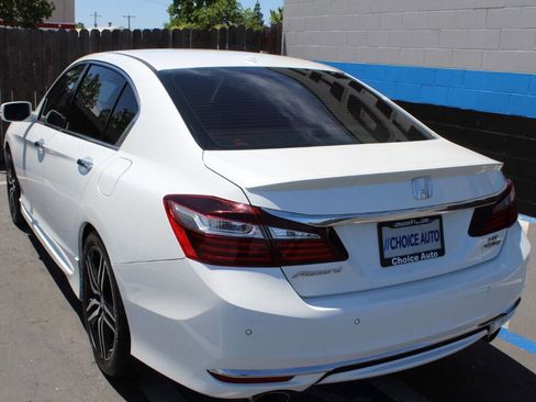 Used 2016 Honda Accord Touring image 4