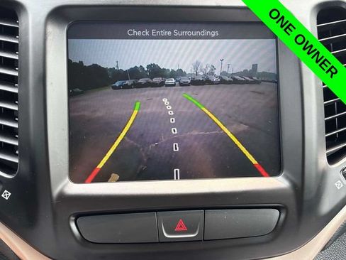 Used 2016 Jeep Cherokee Latitude w/ Cold Weather Group AWD/4WD image 17