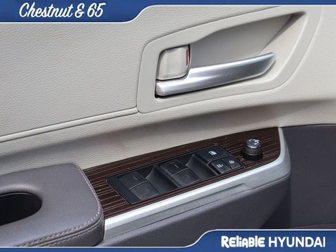 Used 2022 Toyota Sienna XLE w/ XLE Plus Package FWD image 22