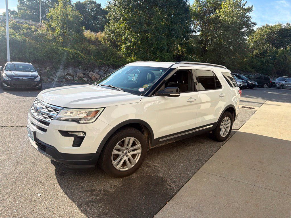 Used 2018 Ford Explorer XLT w/ Equipment Group 201A AWD/4WD image 3