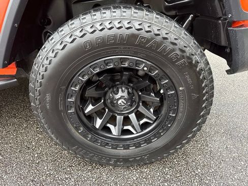 Used 2018 Jeep Wrangler Unlimited Sahara w/ Safety Group AWD/4WD image 20