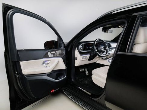 Used 2025 Mercedes-Benz GLS 63 AMG 4MATIC image 29