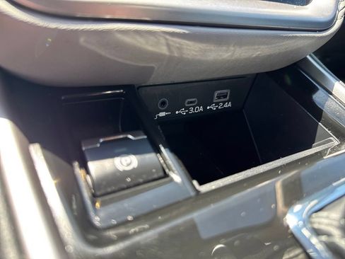 Used 2025 Subaru Outback Premium AWD/4WD image 20