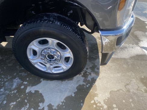 Used 2025 Ford F250 XLT image 4