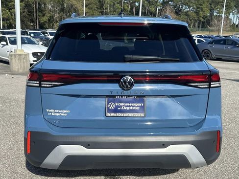 New 2026 Volkswagen Tiguan SE FWD image 3