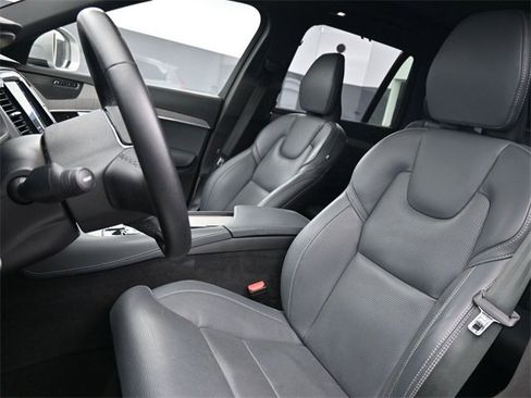 Used 2024 Volvo XC90 T8 Ultimate image 9