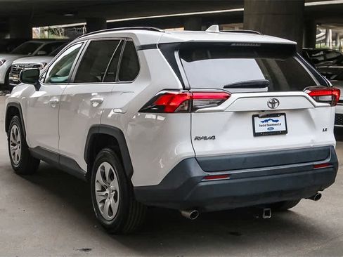 Used 2021 Toyota RAV4 LE w/ Carpet Mat Package (TMS) image 8