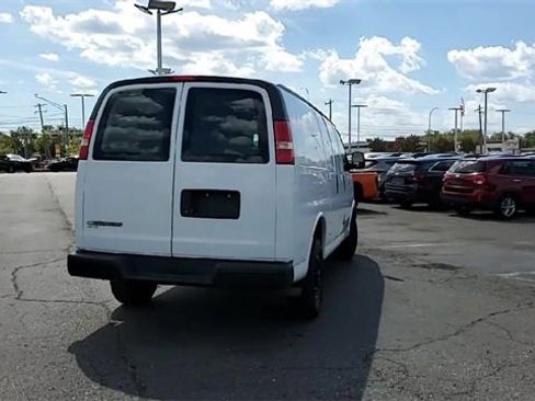 Used 2018 Chevrolet Express 2500 image 7