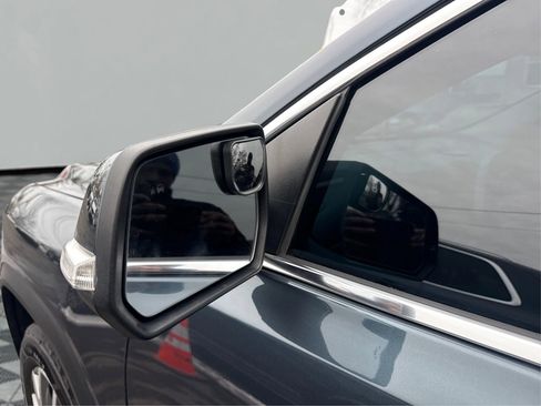 Used 2020 GMC Acadia SLE w/ Driver Convenience Package image 23