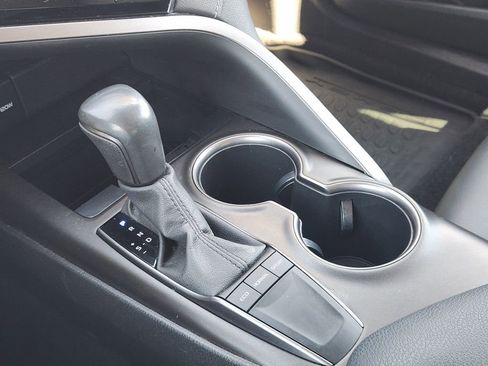 Used 2022 Toyota Camry SE image 19