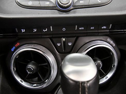 Used 2022 Chevrolet Camaro LT image 21
