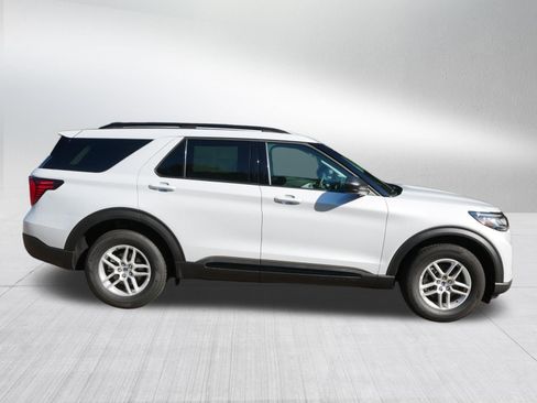 Used 2026 Ford Explorer Active AWD/4WD image 8