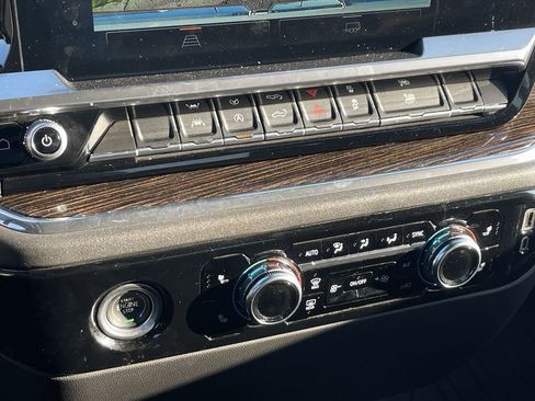 Used 2023 GMC Sierra 1500 SLE image 34