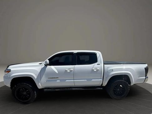 Used 2019 Toyota Tacoma SR5 RWD image 2