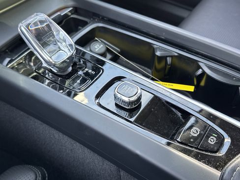 Used 2024 Volvo XC60 B5 Ultimate w/ Protection Package Premier image 11