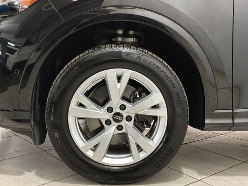 Certified 2025 Audi Q5 Premium w/ Convenience Package image 17