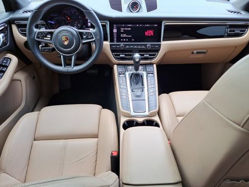Certified 2021 Porsche Macan image 16