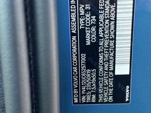 Certified 2025 Volvo XC40 B5 Plus image 30