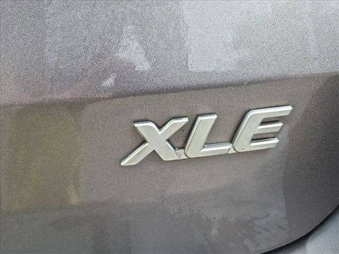Used 2013 Toyota Sienna XLE FWD image 12