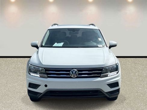 Used 2018 Volkswagen Tiguan SE FWD image 2