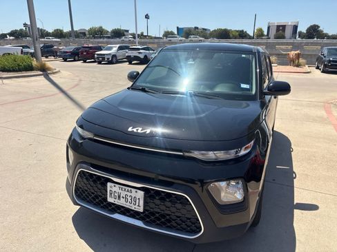 Certified 2022 Kia Soul LX w/ Technology Package FWD image 1