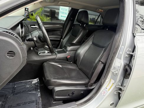 Used 2020 Chrysler 300 Limited image 14