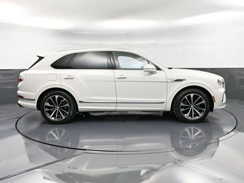 Used 2024 Bentley Bentayga Plug-In Hybrid image 9