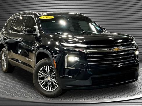 Used 2024 Chevrolet Traverse LT w/ Enhanced Driving Package FWD image 3