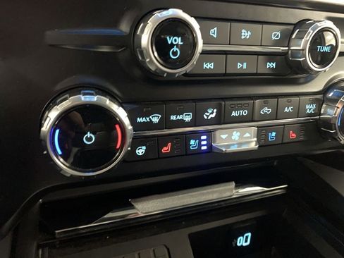 Used 2024 Ford F250 Lariat w/ Black Appearance Package AWD/4WD image 58