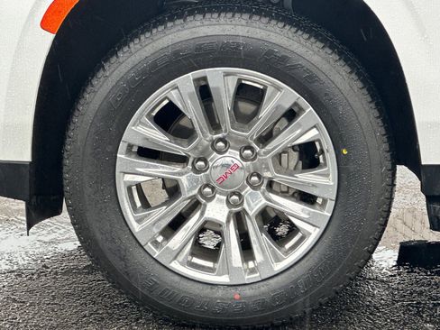 Certified 2023 GMC Yukon Denali image 28