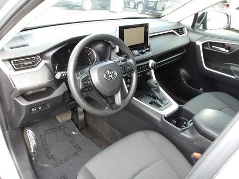 Used 2023 Toyota RAV4 XLE FWD image 9