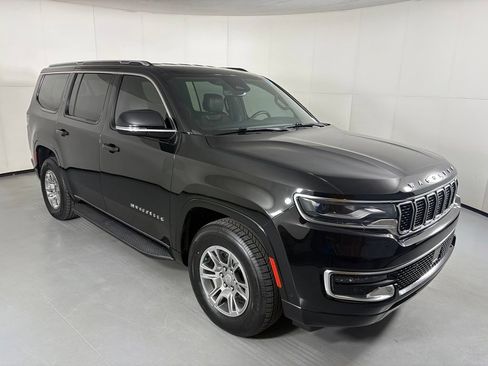 Used 2024 Jeep Wagoneer 4WD image 2