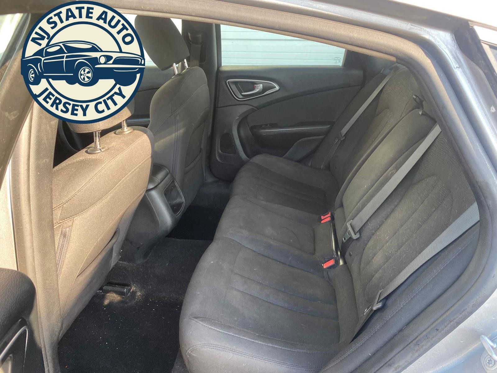 Used 2016 Chrysler 200 Limited FWD image 5