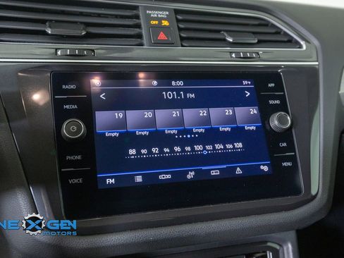 Used 2021 Volkswagen Tiguan SE FWD image 17