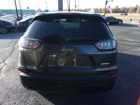Used 2019 Jeep Cherokee Latitude Plus FWD image 5