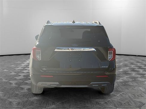Used 2022 Ford Explorer XLT w/ Equipment Group 202A image 4