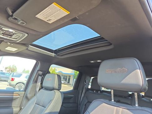 Used 2023 Chevrolet Silverado 1500 High Country w/ High Country Premium Package AWD/4WD image 31