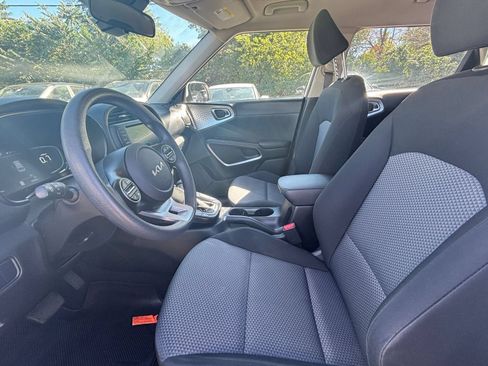 Used 2025 Kia Soul LX w/ LX Technology Package FWD image 22