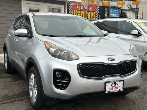Used 2017 Kia Sportage LX image 3