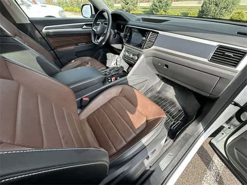 Used 2022 Volkswagen Atlas SEL Premium image 23