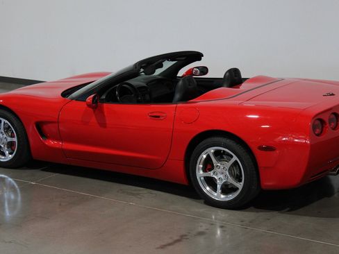 Used 2000 Chevrolet Corvette Convertible w/ Memory Pkg RWD image 11