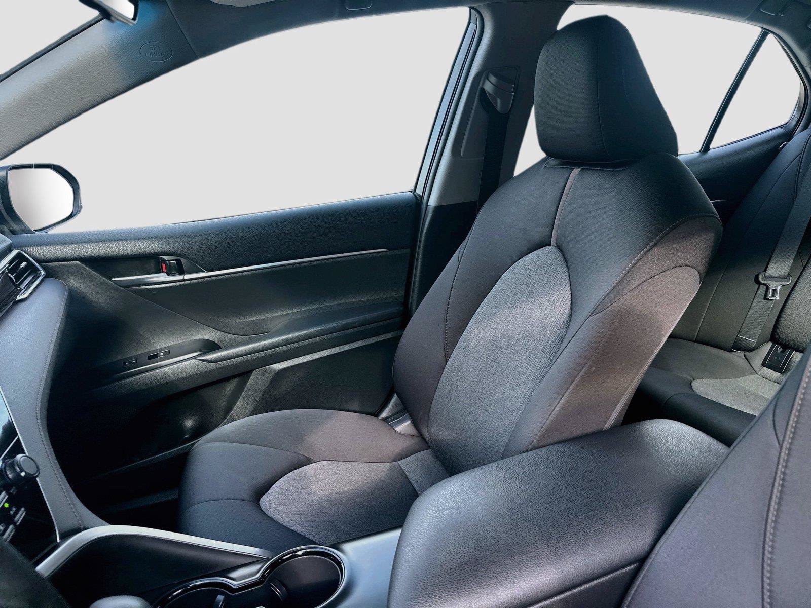 Used 2018 Toyota Camry LE FWD image 23