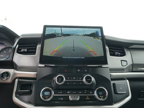Used 2022 Ford Expedition XLT AWD/4WD image 28