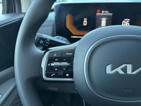 New 2026 Kia Carnival LX image 34