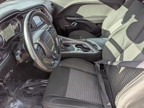 Used 2016 Dodge Challenger SXT image 15