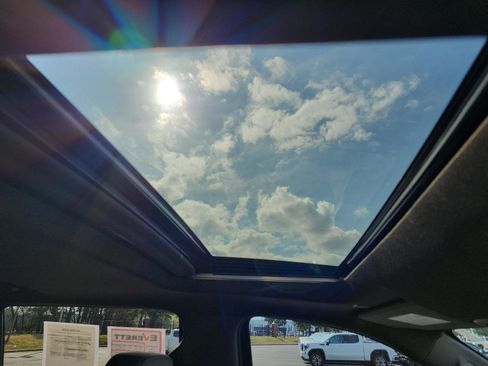 Certified 2022 GMC Sierra 1500 SLT image 11