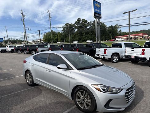 Used 2018 Hyundai Elantra SEL FWD image 5